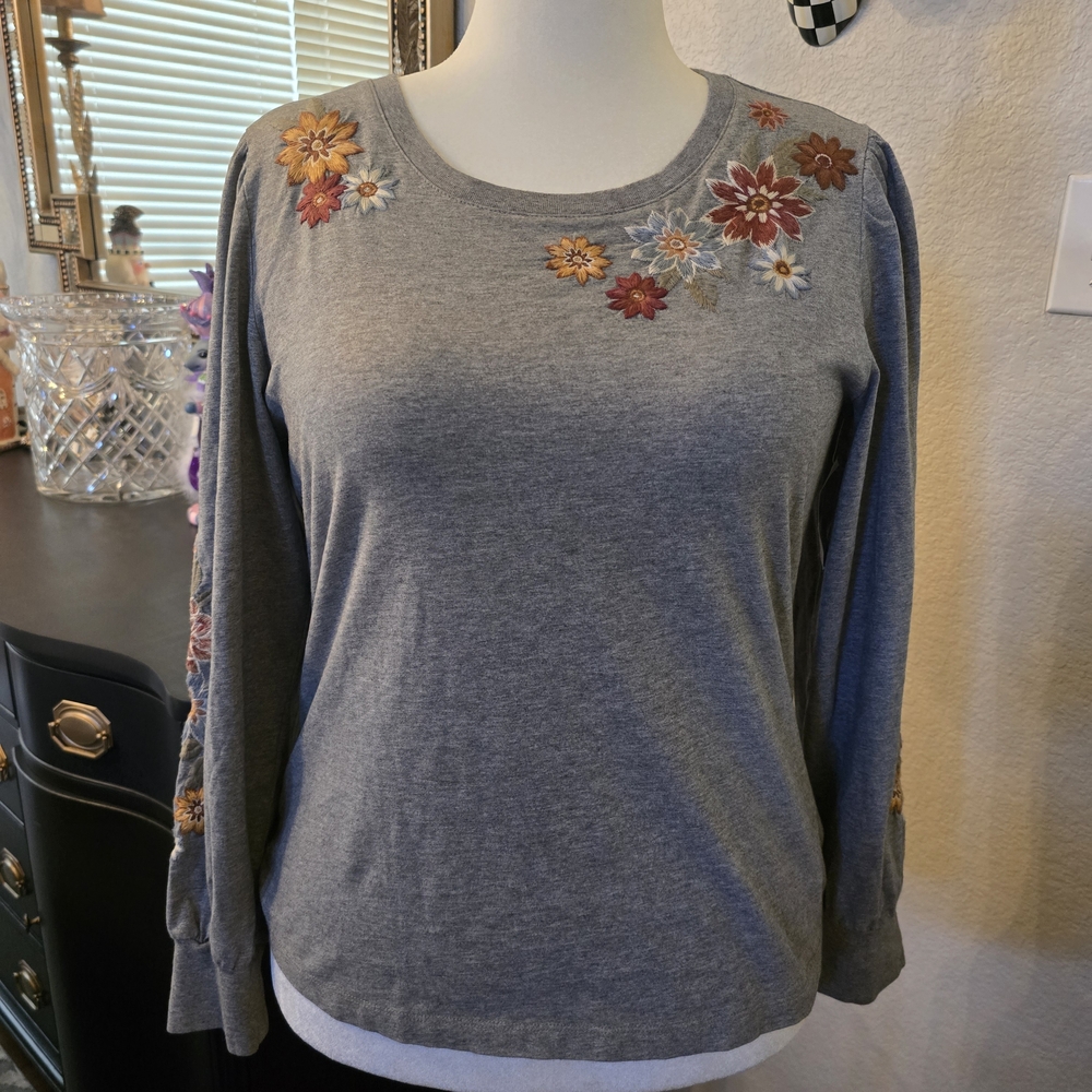 DRIFTWOOD Gray Long Sleeve Top with Floral Embroidery NWT Size Large